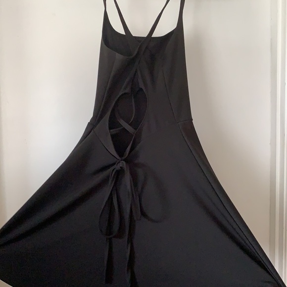 Tie back black dress - Picture 2 of 2